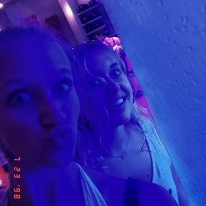 Meet your Posher, Ellexis